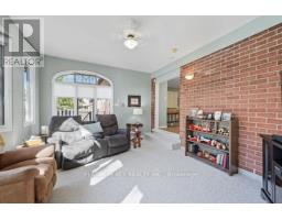 23 LYNNGATE GROVE - 19