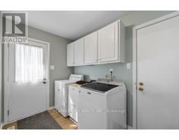 23 LYNNGATE GROVE - 27