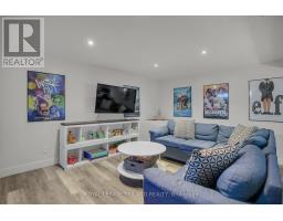 15 MOHEGAN CRESCENT - 27