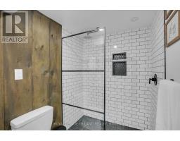 15 MOHEGAN CRESCENT - 32