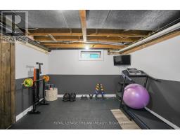 15 MOHEGAN CRESCENT - 33
