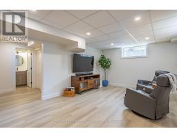 32 STONE FIELD LANE - 42