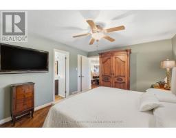 56 - 50 FIDDLERS GREEN ROAD - 31