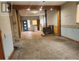 10 VINEDEN DRIVE - 21
