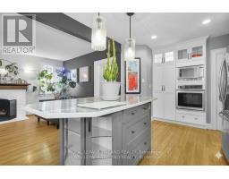 87 IROQUOIS AVENUE - 12