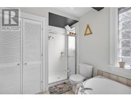 87 IROQUOIS AVENUE - 17