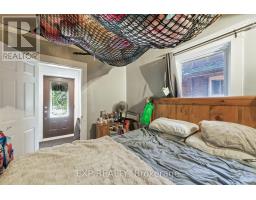 20 BARRINGTON AVENUE - 10