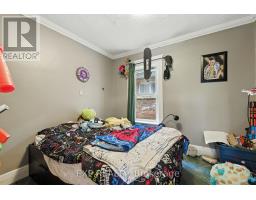 20 BARRINGTON AVENUE - 18