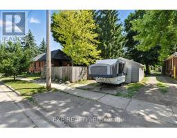 20 BARRINGTON AVENUE - 7