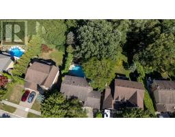 50 MERIDENE CRESCENT E - 10