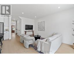 17 - 147 SCOTTS DRIVE - 18