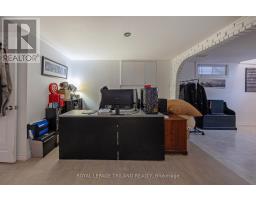 34 CONFEDERATION DRIVE - 23