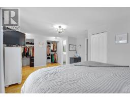 68 FOUR OAKS CRESCENT - 16