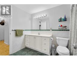 68 FOUR OAKS CRESCENT - 19