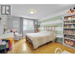 68 FOUR OAKS CRESCENT - 21