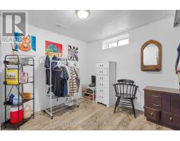 68 FOUR OAKS CRESCENT - 23