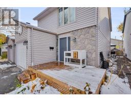 68 FOUR OAKS CRESCENT - 32