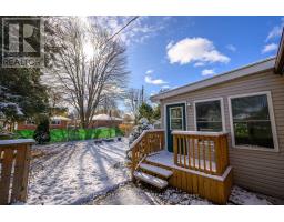 110 LAURENTIAN DRIVE N - 18