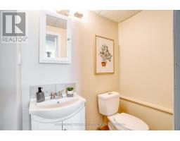 5 SASHA CRESCENT - 34