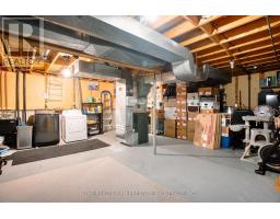 5 SASHA CRESCENT - 35