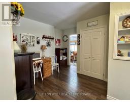 315 CARADOC STREET N - 15