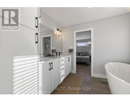 11 HAYES STREET - 25