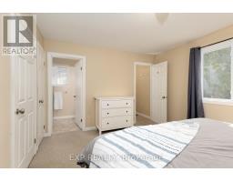 32 SCOURFIELD DRIVE - 17