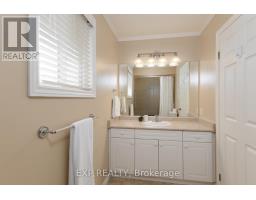 32 SCOURFIELD DRIVE - 19