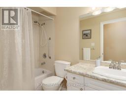 32 SCOURFIELD DRIVE - 22