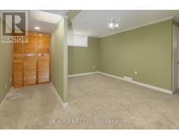 32 SCOURFIELD DRIVE - 25