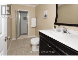 32 SCOURFIELD DRIVE - 27