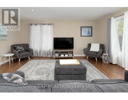 32 SCOURFIELD DRIVE - 3