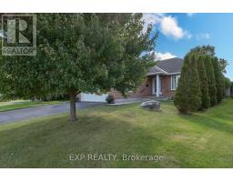 32 SCOURFIELD DRIVE - 33