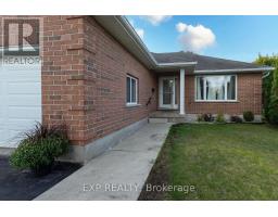 32 SCOURFIELD DRIVE - 34