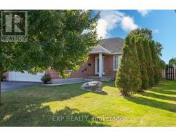 32 SCOURFIELD DRIVE - 35