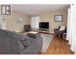 32 SCOURFIELD DRIVE - 4