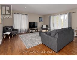 32 SCOURFIELD DRIVE - 5