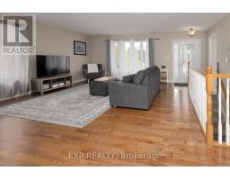 32 SCOURFIELD DRIVE - 6