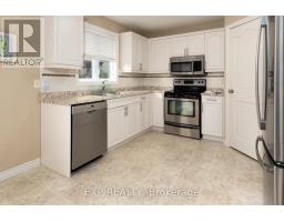 32 SCOURFIELD DRIVE - 9