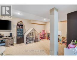 14 PENHALE AVENUE N - 32