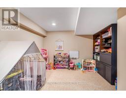 14 PENHALE AVENUE N - 33