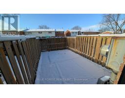 49 TOULON CRESCENT - 10