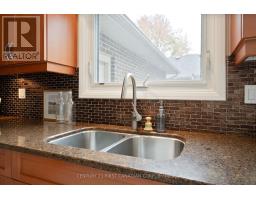 90 MERIDENE CRESCENT W - 12