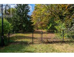 90 MERIDENE CRESCENT W - 46