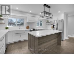 700 GLENGYLE CRESCENT - 10