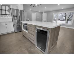 700 GLENGYLE CRESCENT - 12