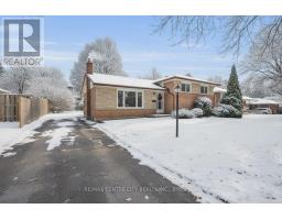 700 GLENGYLE CRESCENT - 2