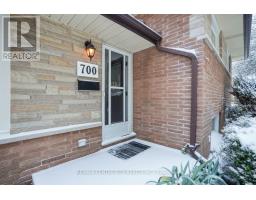 700 GLENGYLE CRESCENT - 4