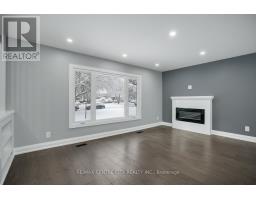 700 GLENGYLE CRESCENT - 7