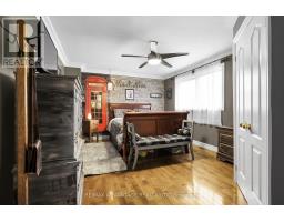 443 SANDRINGHAM CRESCENT - 21